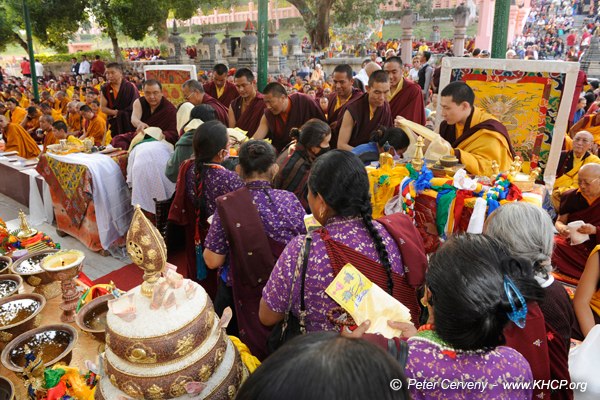 Plenty tibetans come for offering and blessing