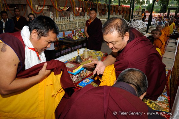 KHCP Monlam Nedo Rinpoche offers to Shamar Rinpoche