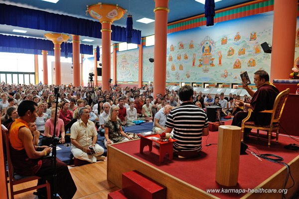 Shamar Rinpoche gives teachings on meditation