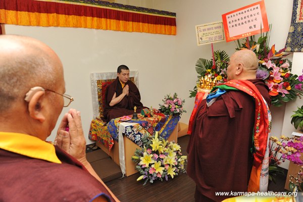 Beru Khyentse Rinpoche makes a mandala offering to Karmapa