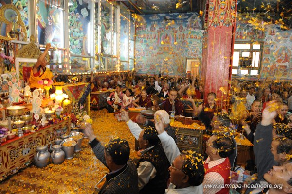 khcp Sherab Gyaltsen Rinpoche with 3000 buddhist practitioner
