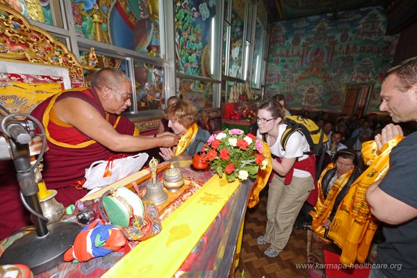 Sherab Gyaltsen Rinpoche blesses the KHCP-team