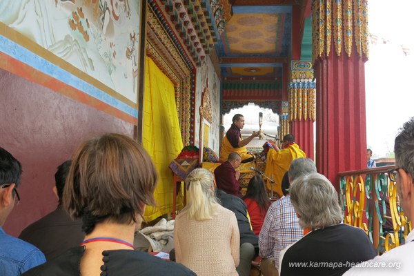 Gyalwa Karmapa giving a Chenresig initiation